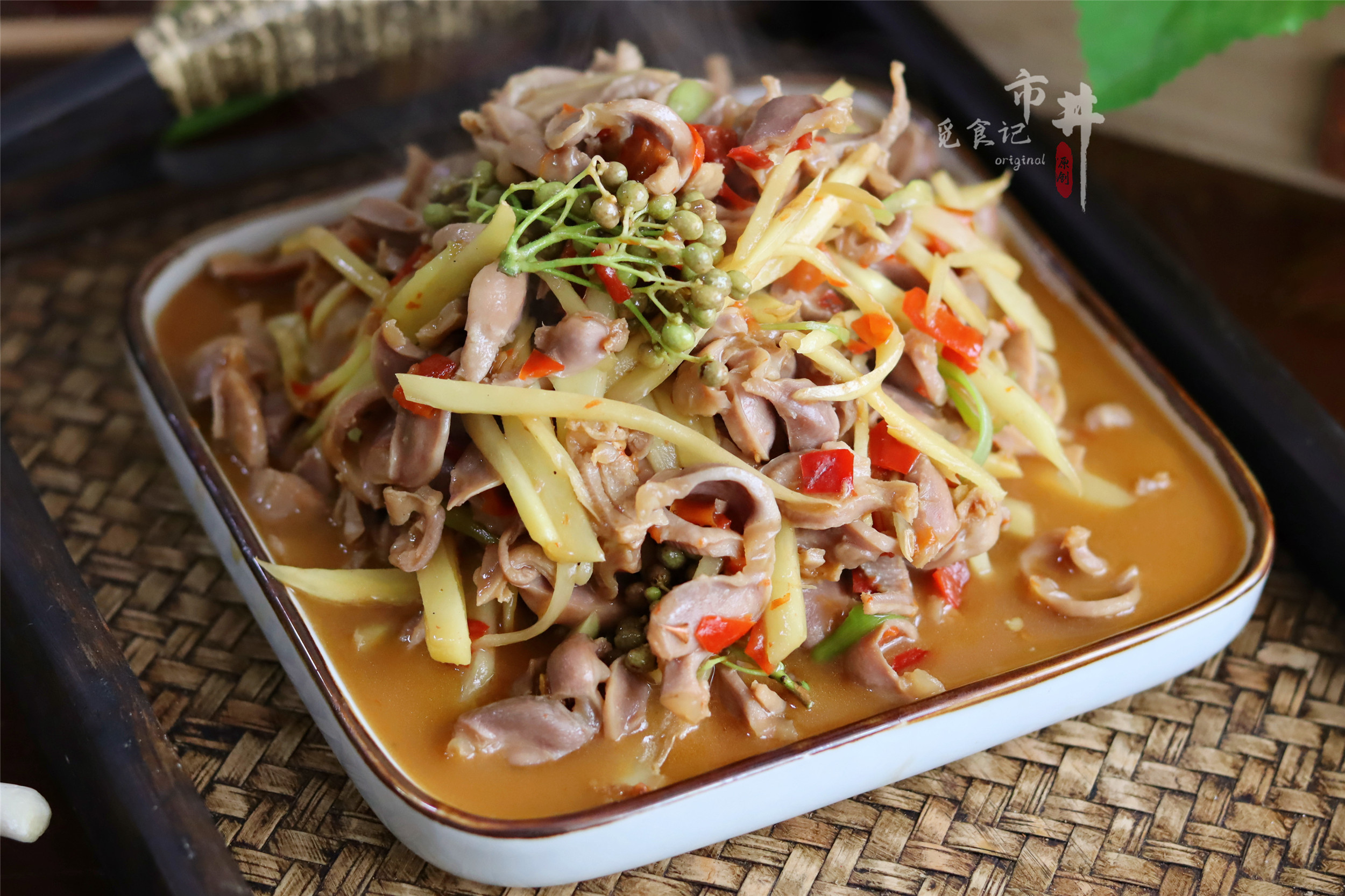 仔姜泡椒炒鸡胗,鸡胗跟什么炒都好吃