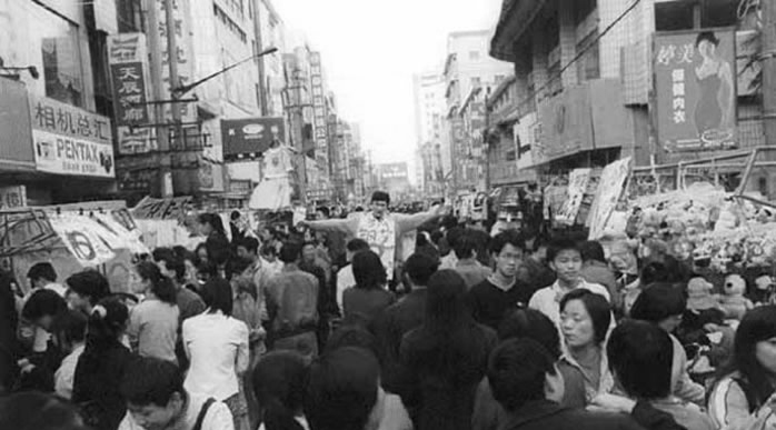 从“成都第一路”到“百万富翁流水线”，这条百年金街经历什么