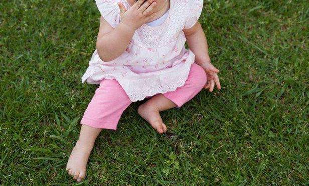 冬天小孩不愿穿袜子怎么办,孩子不愿意穿袜子是怎么回事