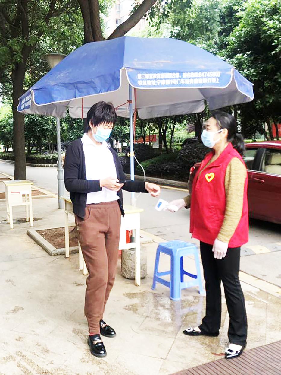 夕阳无限好银发志愿者,银发志愿者的风采