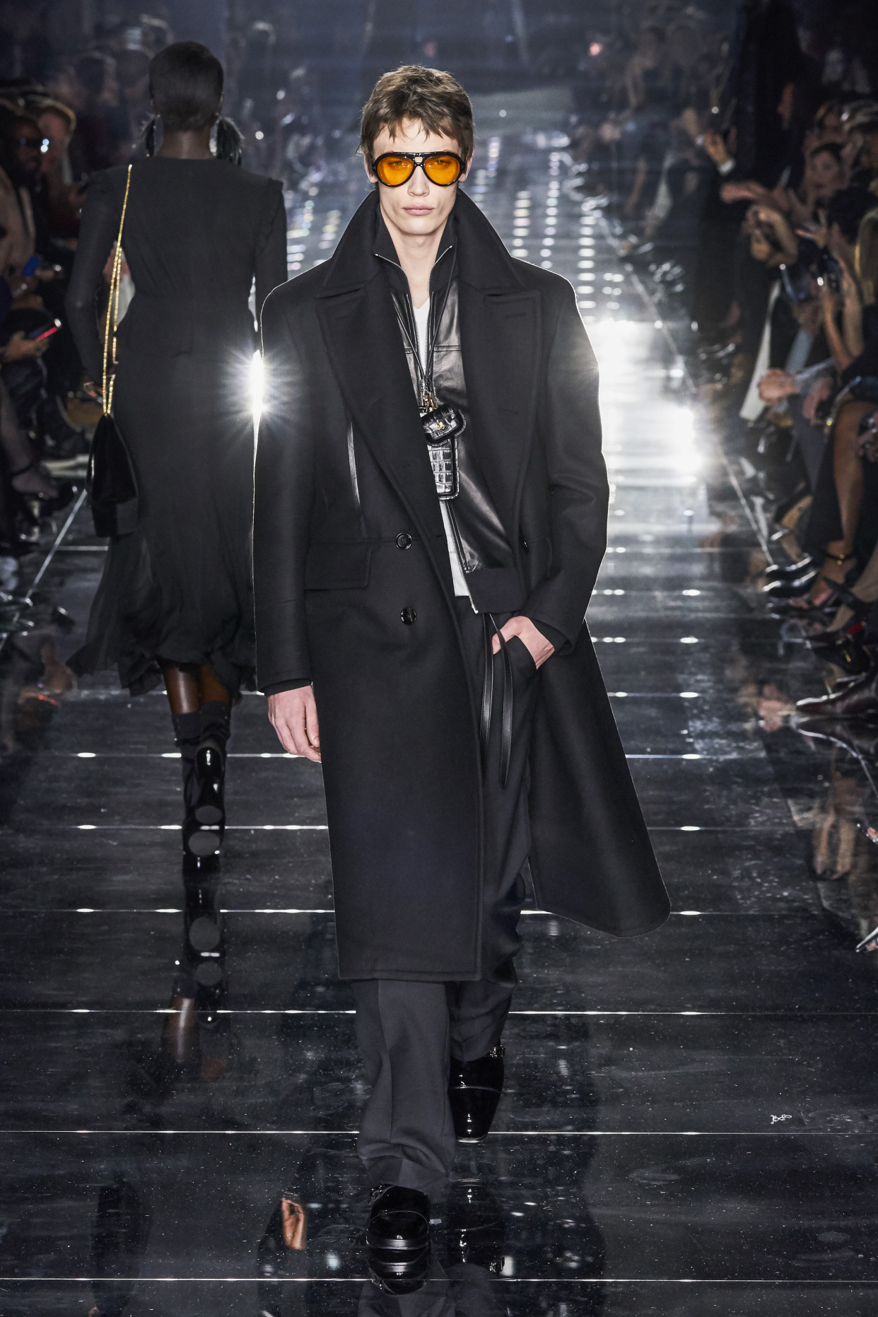 休闲版黑色西装外套穿搭秋季,秋冬毛呢西装穿搭气质休闲西装