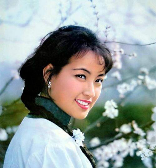 刘晓庆曾经历过4段婚姻,60岁刘晓庆与前夫相拥而泣