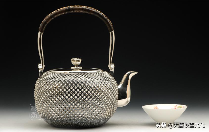 这壶上这么丑的纹饰居然是工艺的代表？