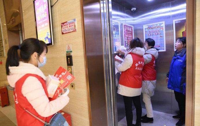 业主不让进小区物业怎么办,物业有权不让业主进院吗