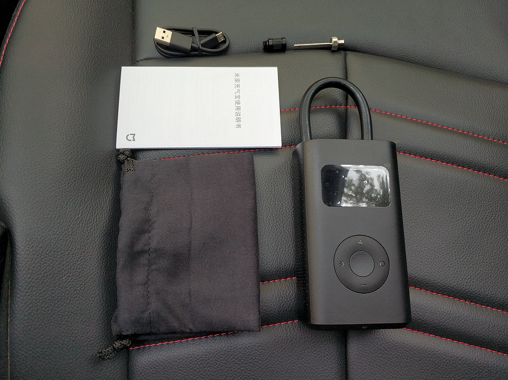 米家充电宝给公路车打气,米家车胎充气