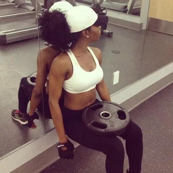 白岩松每次跑步5-10公里,白岩松静蹲锻炼原版