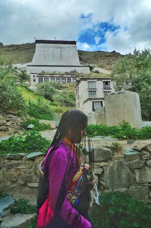 藏区遍地乱要钱？其实助人为乐更多，扎什伦布寺常做善事