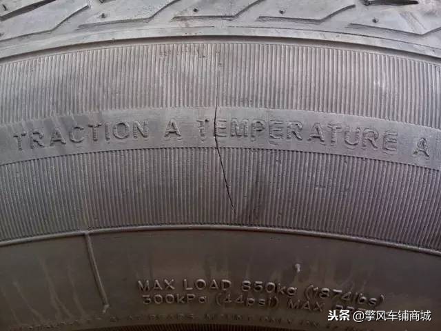 轮胎侧面划痕是怎么产生的,轮胎划痕深度多少需要更换