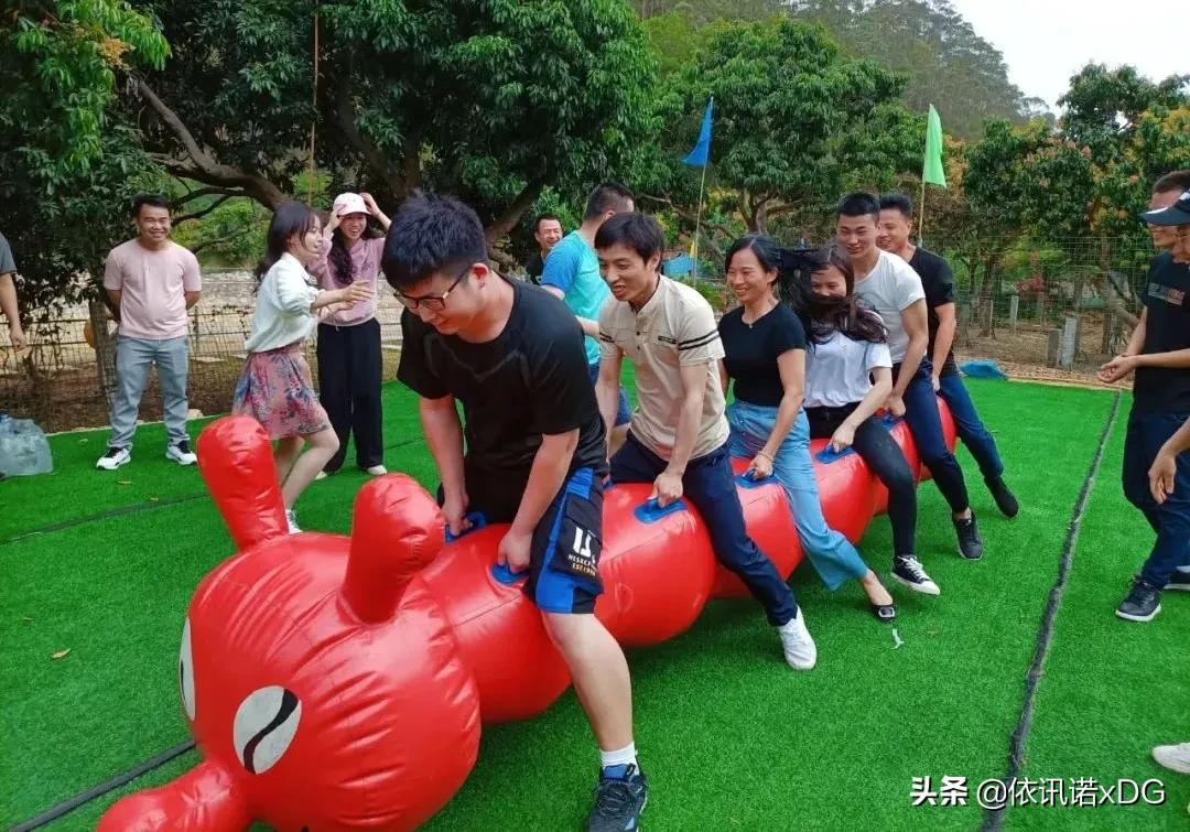 上善若水至柔至坚,上善若水从善如流的意思