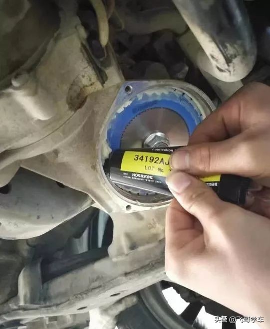 2011款斯巴鲁傲虎后备箱异响,斯巴鲁傲虎加油门发动机一边异响