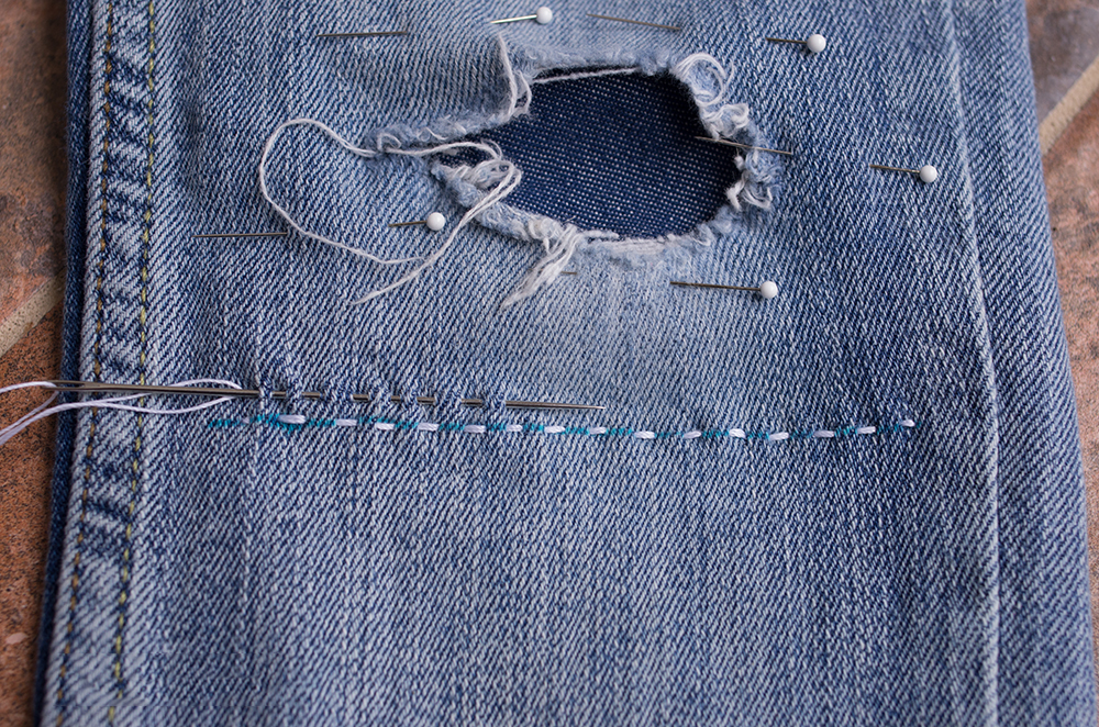 牛仔裤破怎么缝教程,牛仔裤弄破边怎样弄