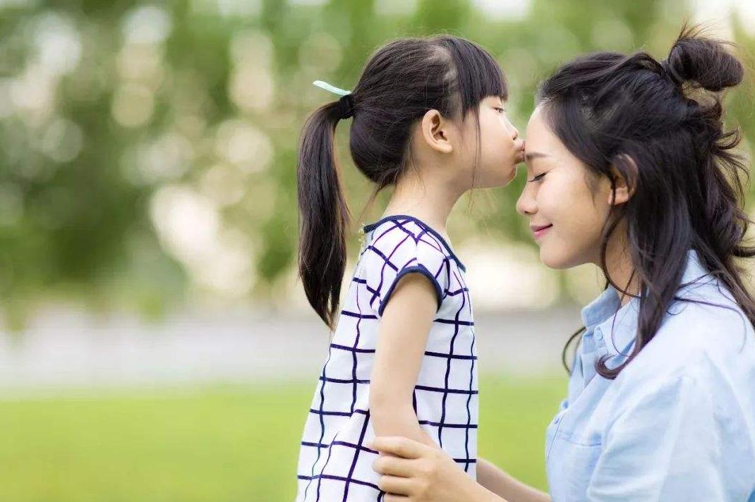 关晓彤足球照片,有种发育过猛叫宋雨琦