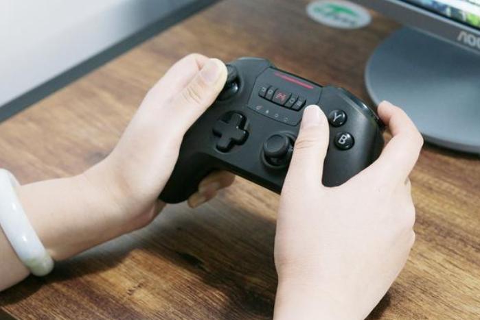 微软精英手柄和普通手柄,八位堂xbox手柄和微软手柄