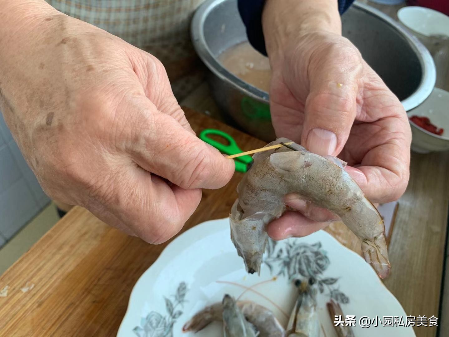 年夜饭必备的家常菜蒜蓉大虾,海鲜大虾红烧怎么烧最好吃