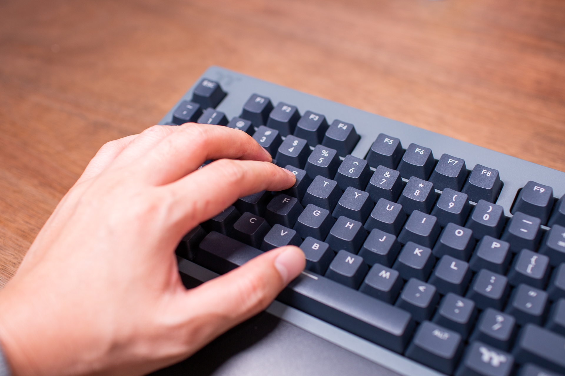 无线机械键盘带幻彩,无线机械键盘没有延迟吗