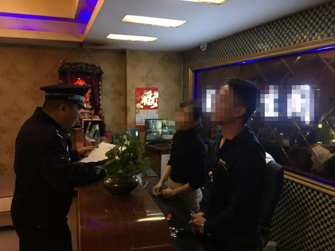 凌晨出动开展夜查行动,警方星夜清查风暴