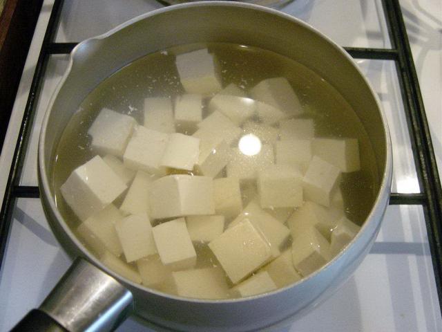 做豆腐怎么让豆腐炒的时候不烂,豆腐怎么炒出来有点酸味