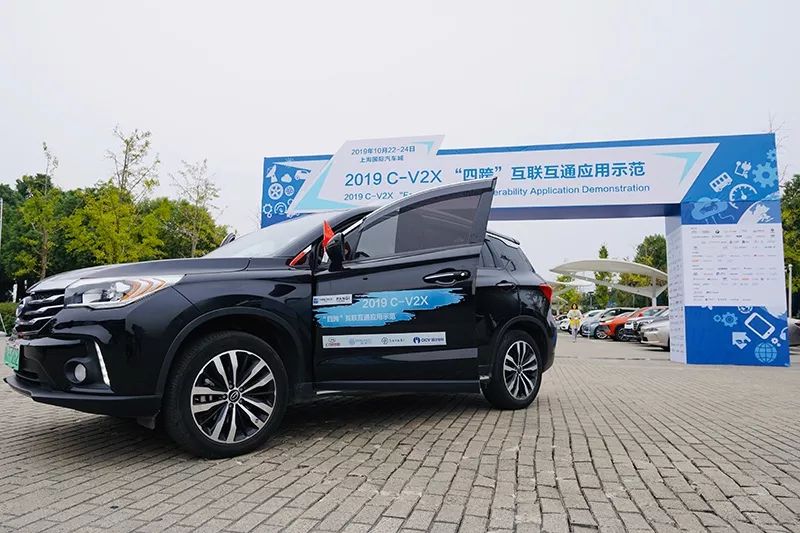 V2X玩家齐聚四跨测试！高新兴发力芯片模组、终端*局破**V2X商业难题