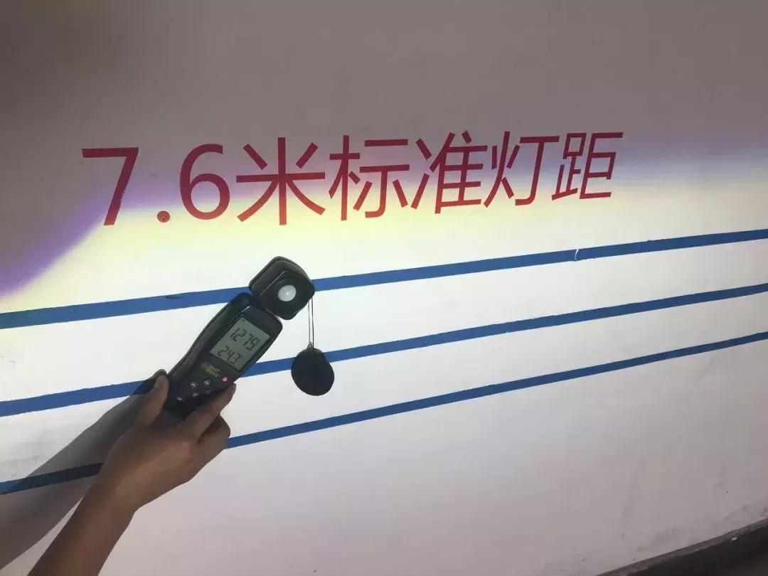 大灯改装灯光秀,桑塔纳大灯改装夜晚效果