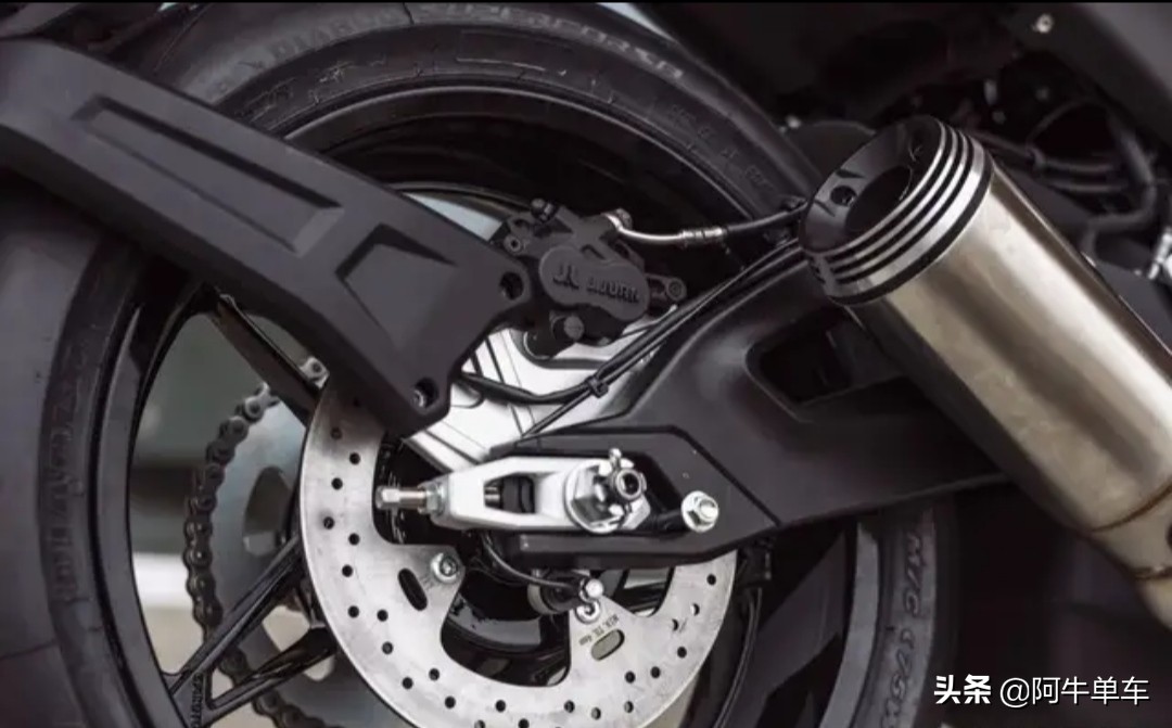 春风700clx复古版图片,春风clx700改复古圆灯