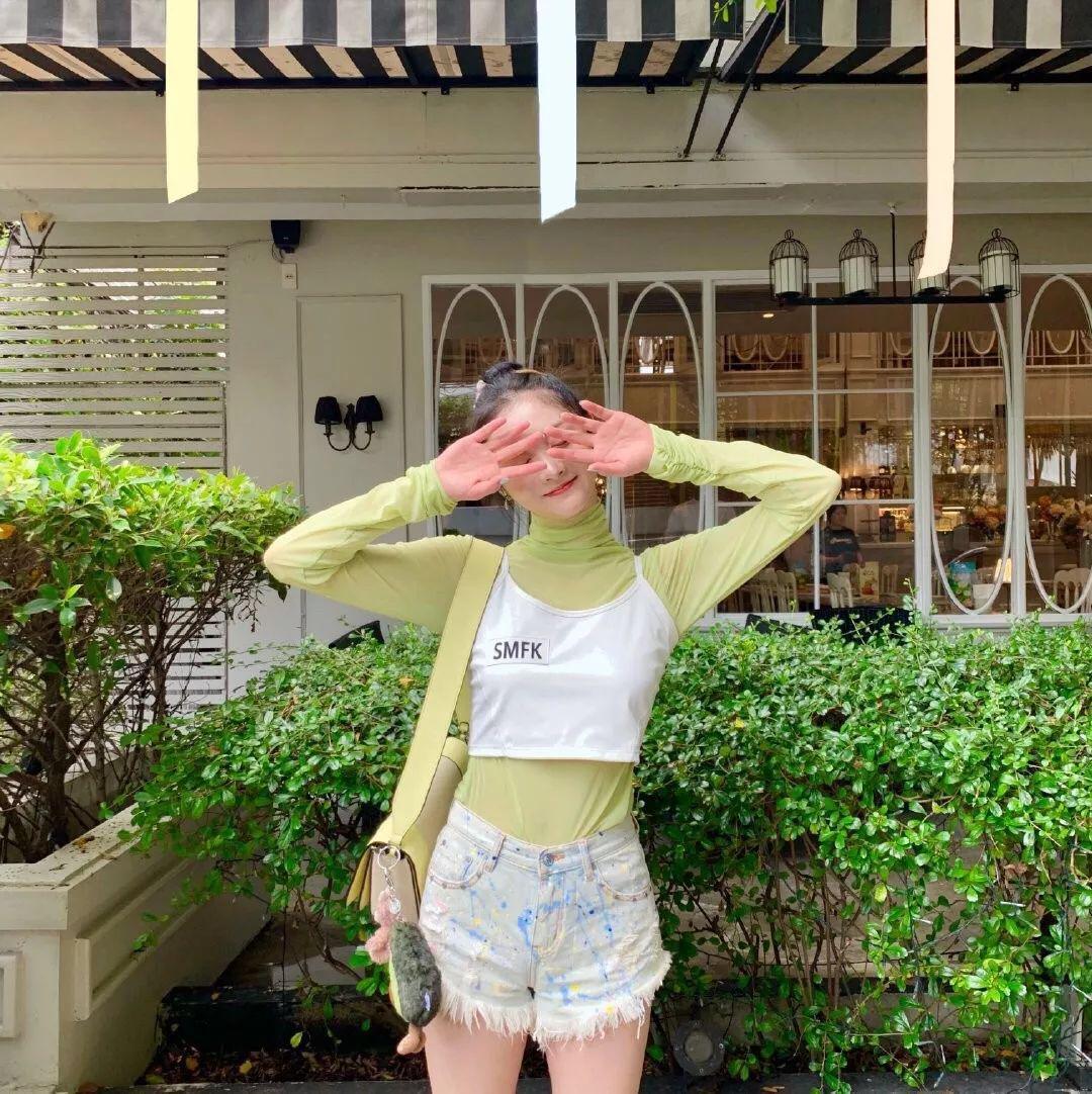 杨紫穿一身白色的衣服换新造型,杨紫日常t恤穿搭