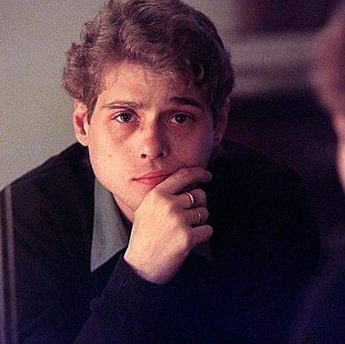 残酷的性别认知试验，这位科学家为了私利，强行将男孩改造成女孩