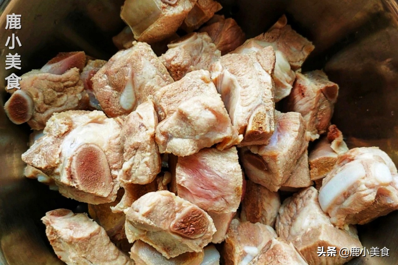 炖的排骨又老又柴？很多人不仅第1步错，还用错水，教你处理方法