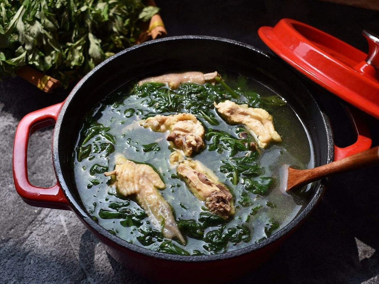 多喝热水治疗体寒,多喝热水能治肚子上面的痛经吗