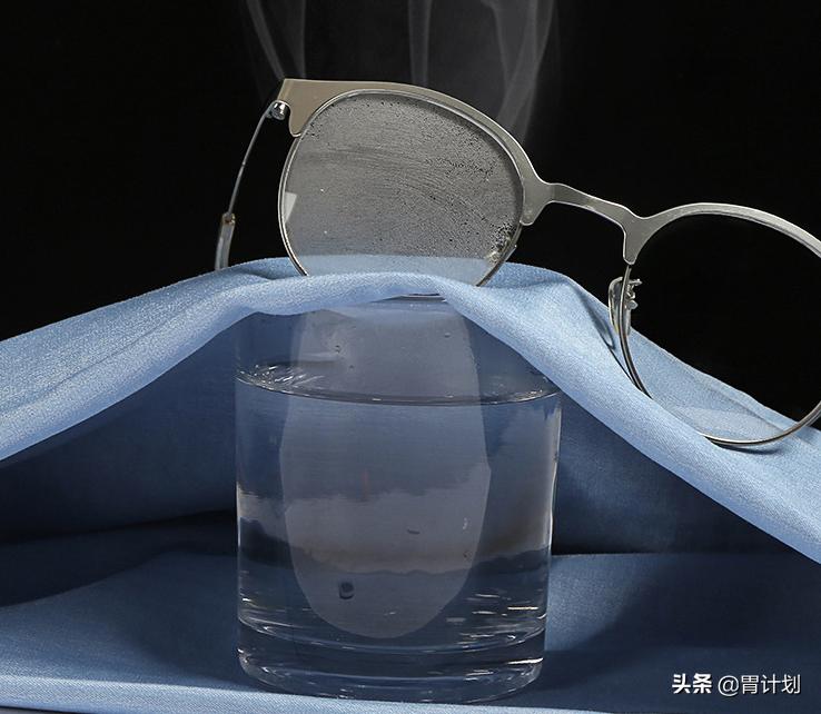 夏季你需要一条与众不同的裤子：天丝牛仔裤！轻薄透气清爽又有型