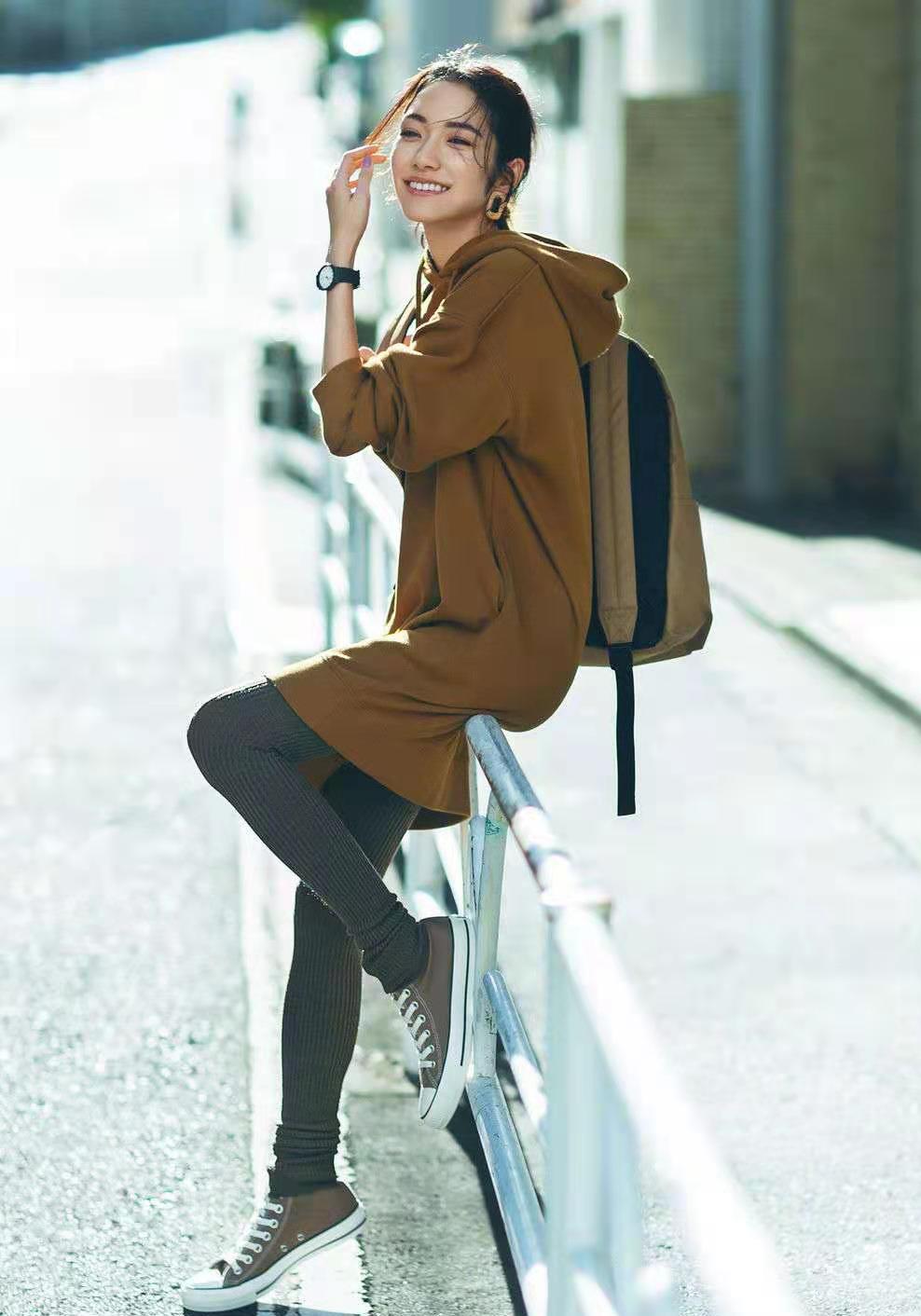 春日里打*裤底**的“万能穿法”，实用又百搭，值得收藏照穿