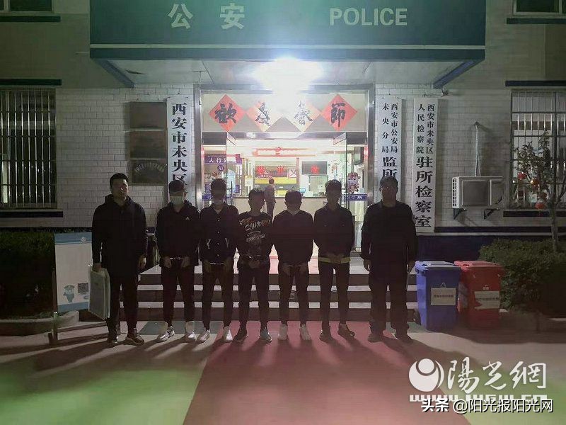 警察抓获卖假烟嫌疑人,卖假烟被民警抓获