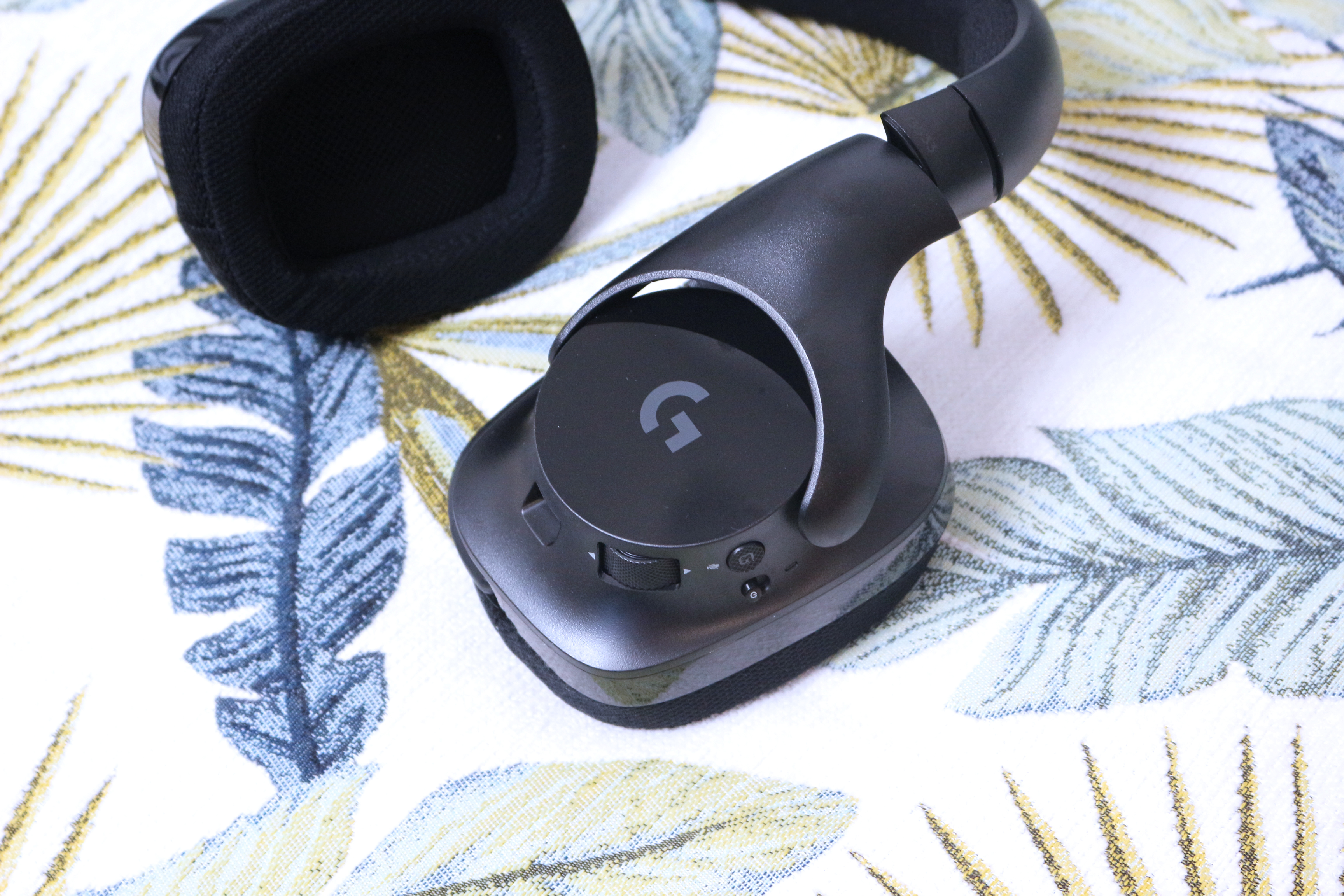 罗技g533耳机可以连接手机吗,罗技g633耳机和金士顿飓风耳机