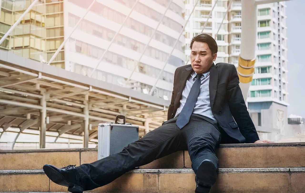 别人给你发烟自己不会抽怎么说,别人发烟不抽怎么拒绝高情商