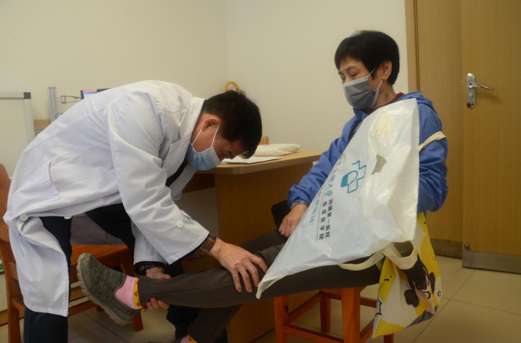 髋关节置换专家直播间,膝关节置换名医在线问诊