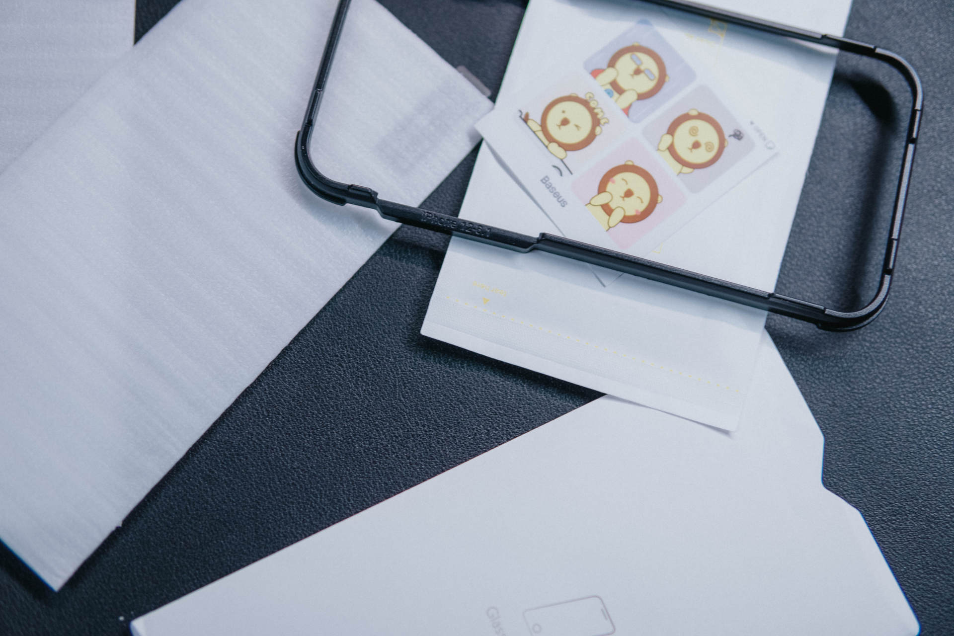 iphone12防偷窥钢化膜360度,iphone12和11钢化膜能通用吗