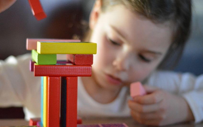 从一园难求到一孩难求如何破局,挤破头想上的公立幼儿园