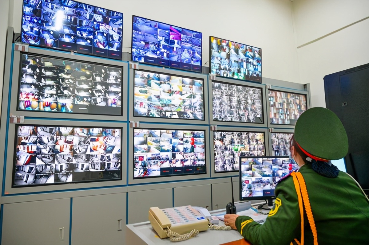 神奇！郑州一产业园，空调能根据天气季节自动调温，连垃圾桶都是“机灵鬼”