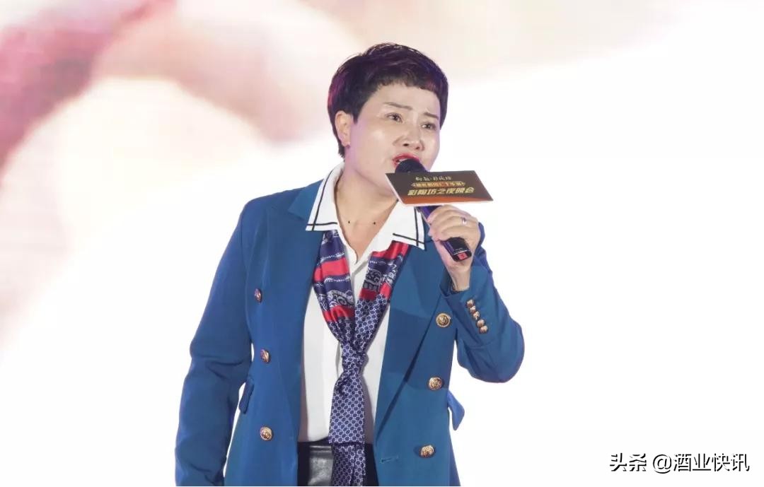 老歌老酒老字号，彩陶坊之夜群星晚会璀璨绽放