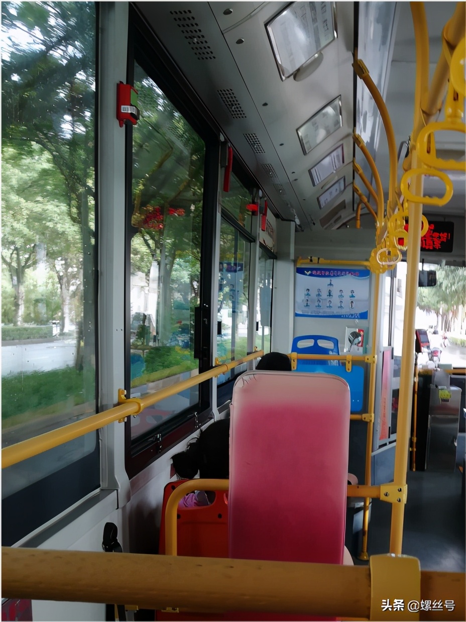 南宁江北大道上下班拥挤不堪，却藏着如画美景