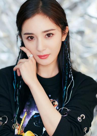 杨幂一样的发型时尚又实用,杨幂适合特别短发发型