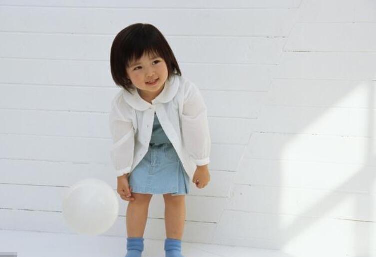 孩子为什么喜欢脱袜子,为什么孩子喜欢脱袜子