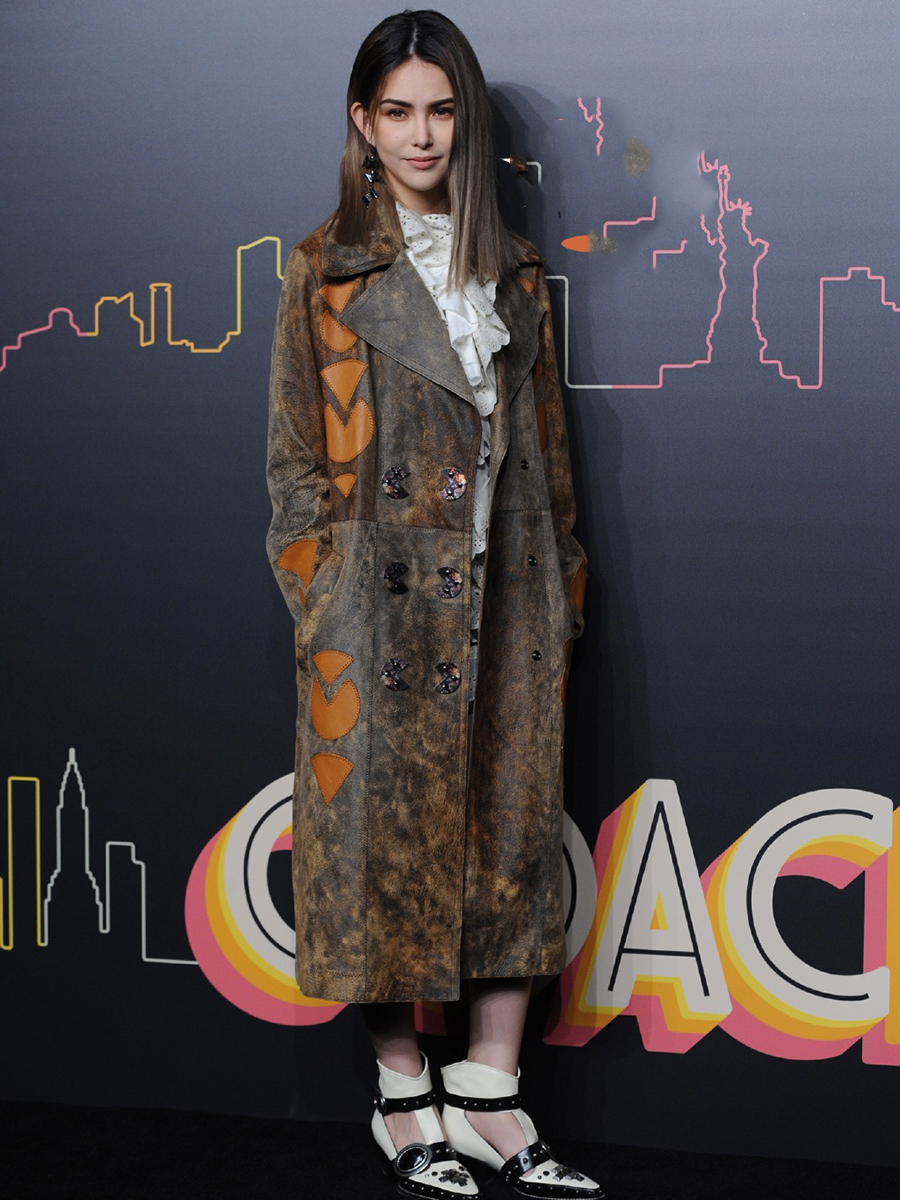 天王嫂昆凌染金发现身活动,天王嫂昆凌聚会的首饰衣着