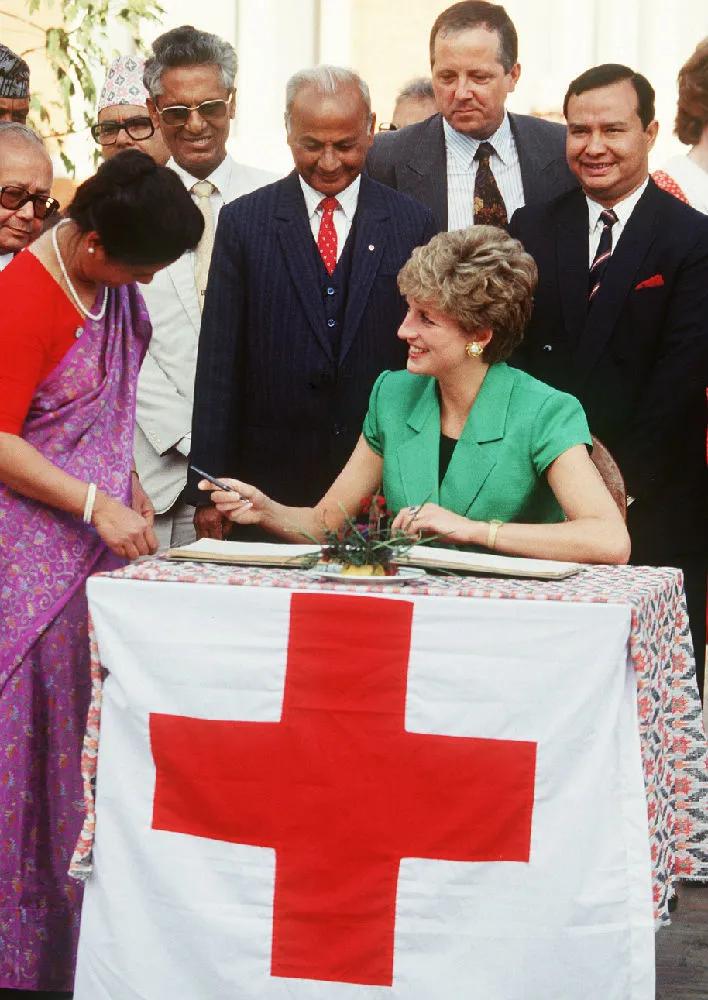 查尔斯王子和卡米拉王冠,英国查尔斯王子感染新冠确诊日期