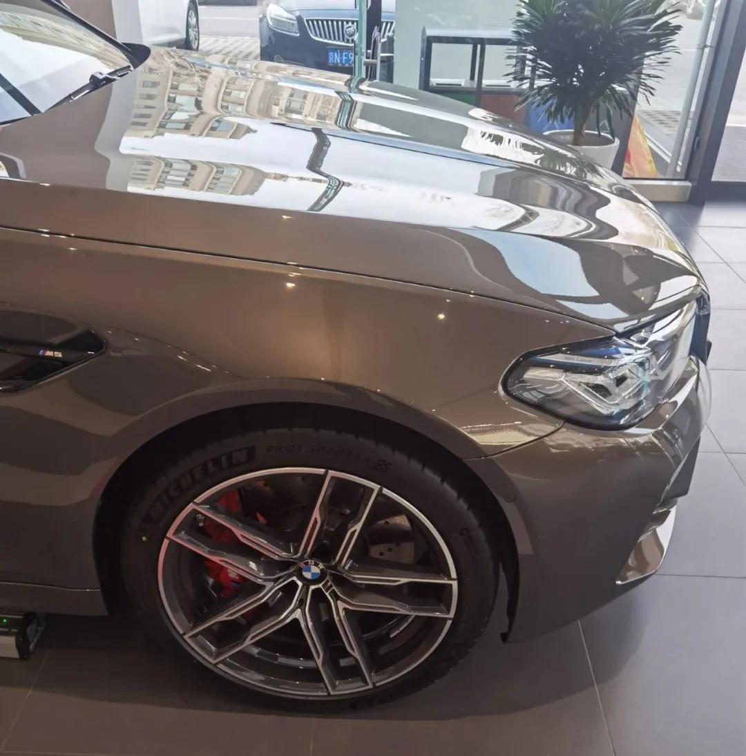 来宝马4s店看车,骏宝行宝马4s