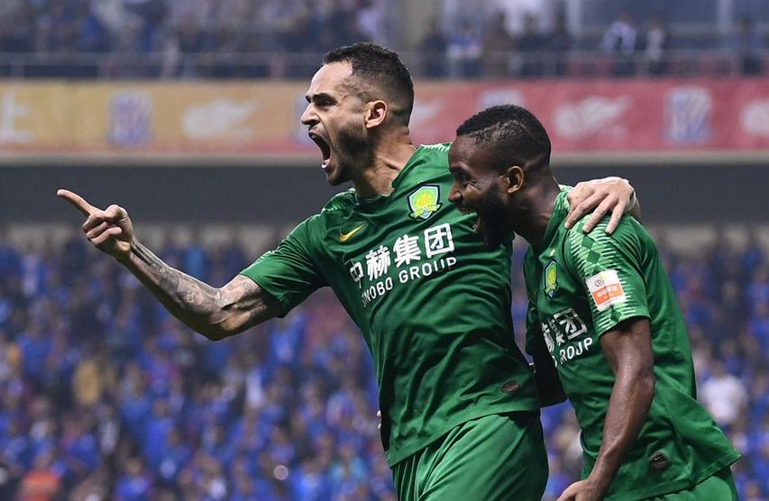 国安以2比0击败广州恒大,恒大上港紧追国安鲁能落败