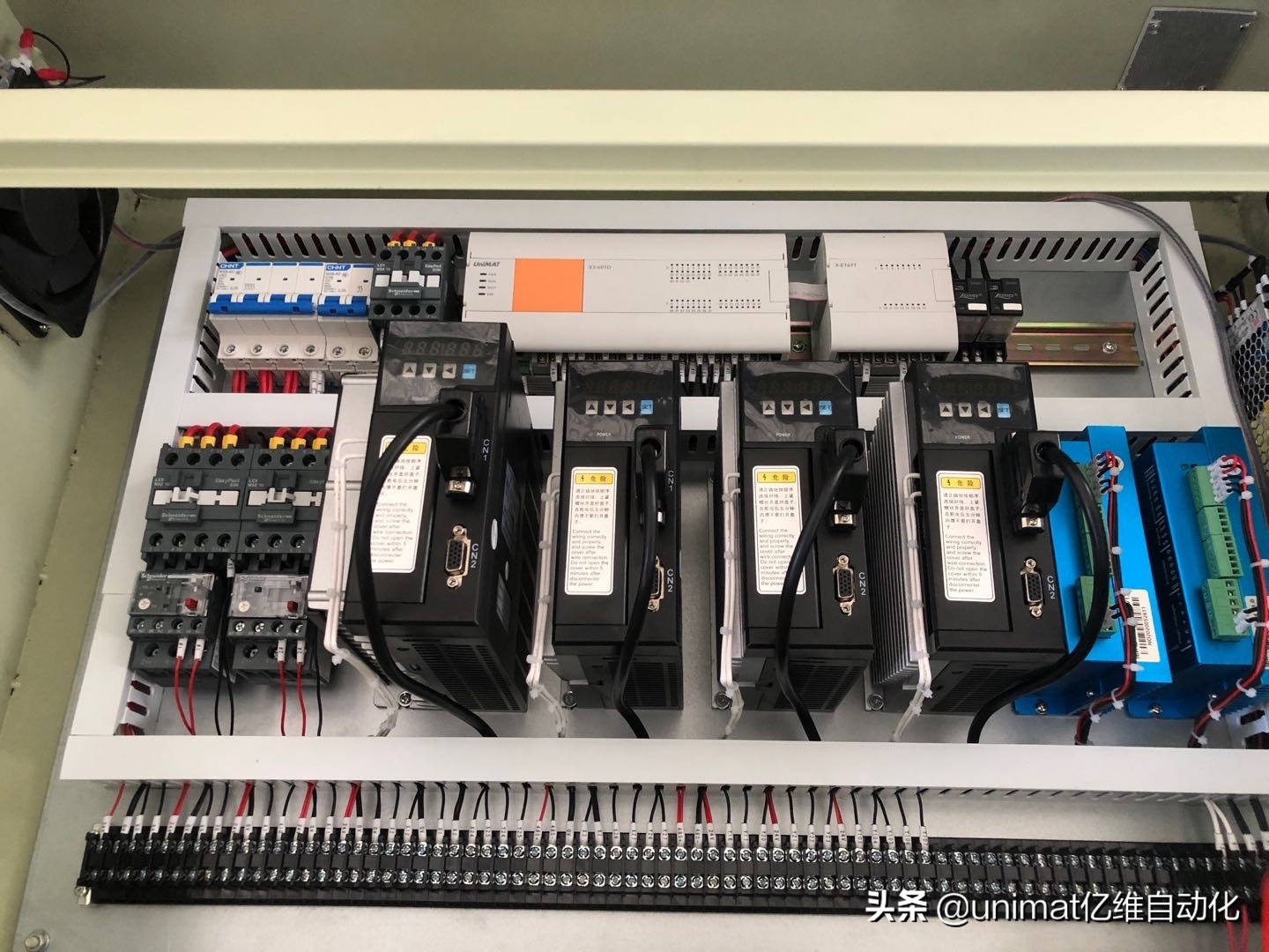 亿维自动化不锈钢餐具曲面抛光解决方案