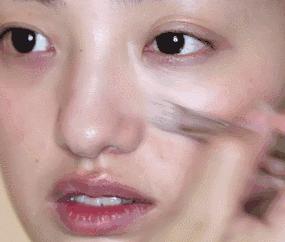 化妆使用气垫的正确步骤顺序,不卡粉不脱妆的正确化妆顺序