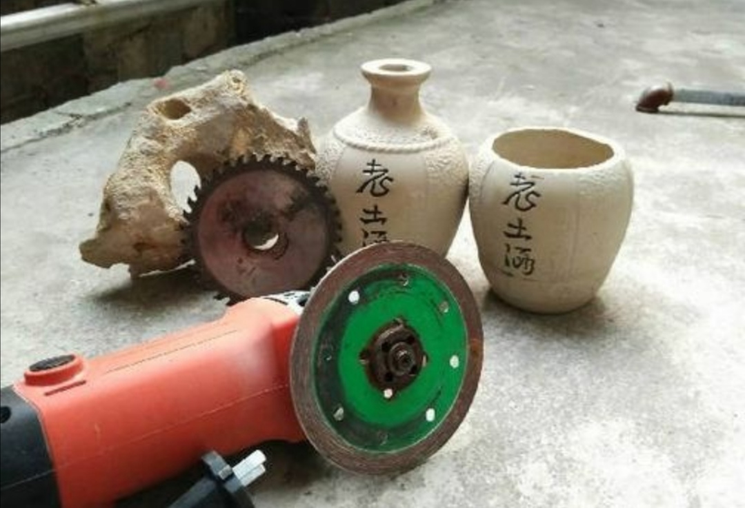 酒瓶切割做成花盆怎样打眼视频,从废旧酒瓶到创意花盆的华丽转身