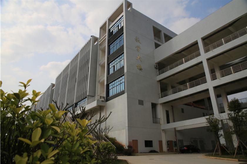 这所大学，是广西八桂警官的摇篮，毕业生就业率保持在97%左右