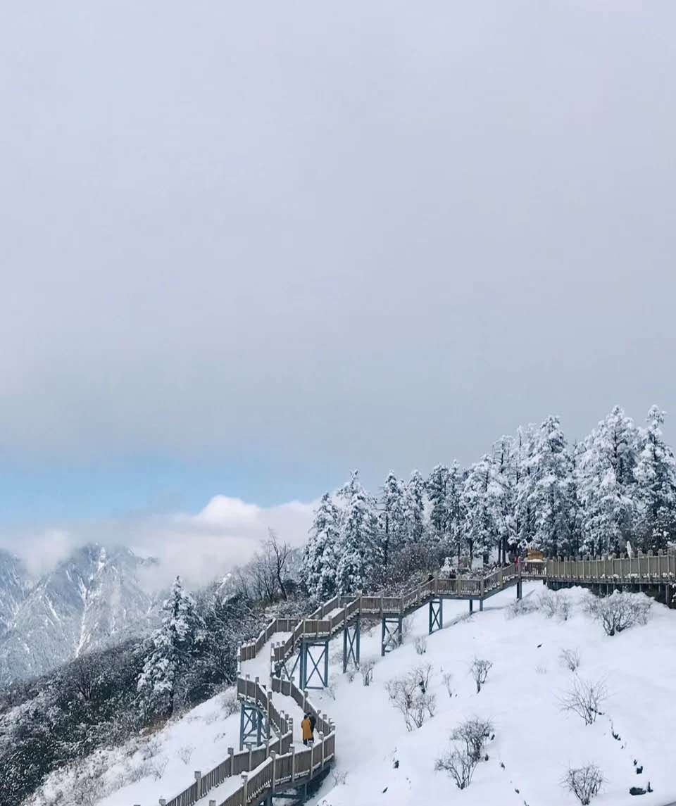 窗含西岭千秋雪，门泊东吴万里船/西岭雪山全攻略